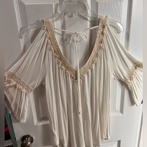 G collection top in cream with lace trim